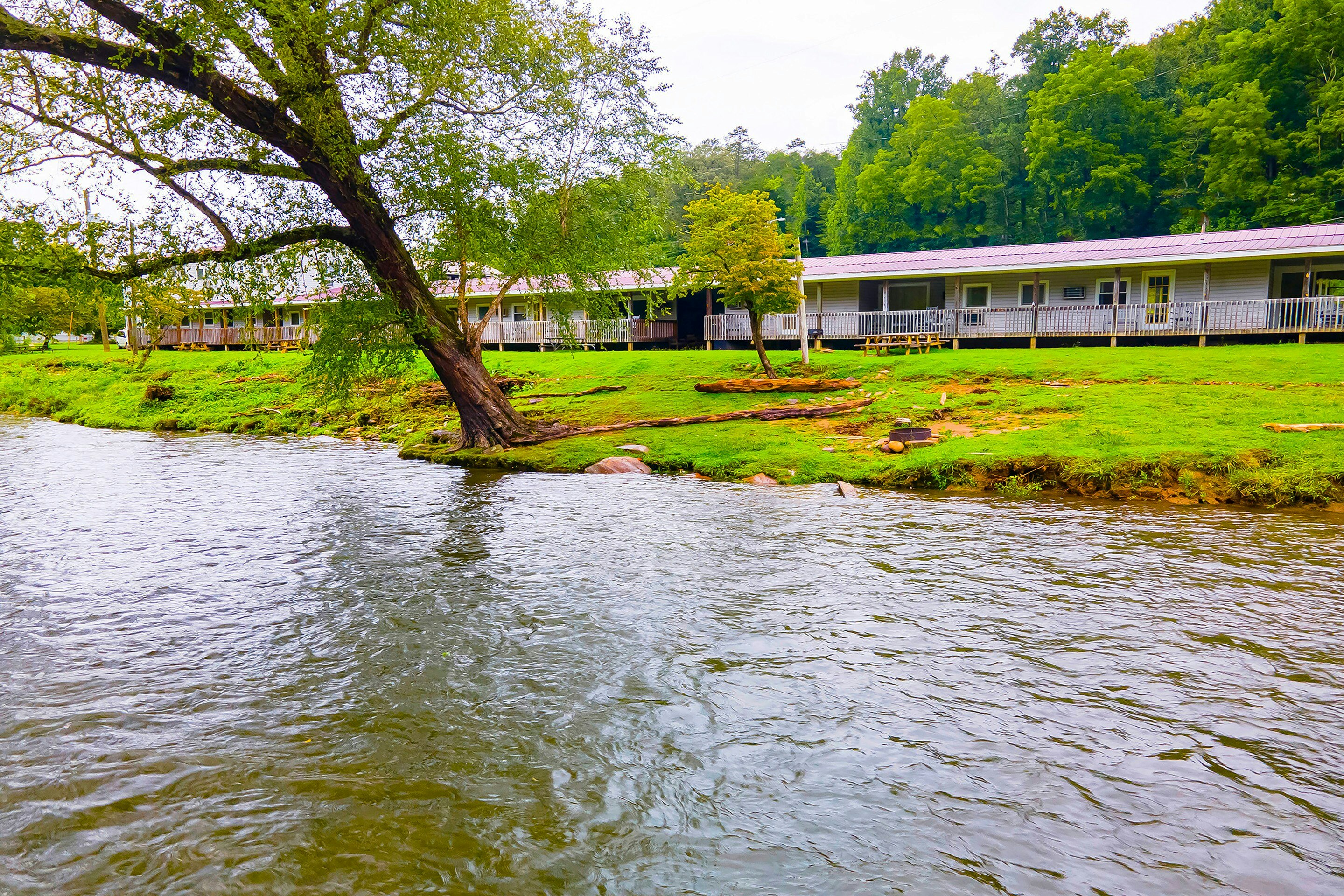 Lloyd's On The River Country Inn By OYO 11/27