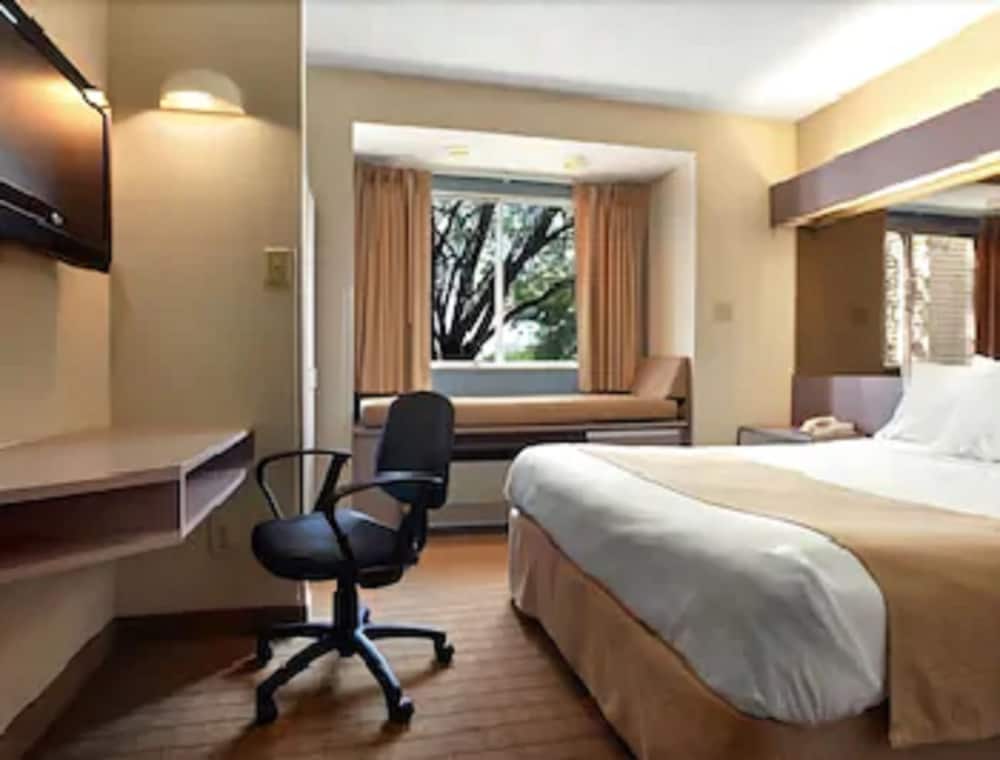 Microtel Inn & Suites by Wyndham Lexington 15/30