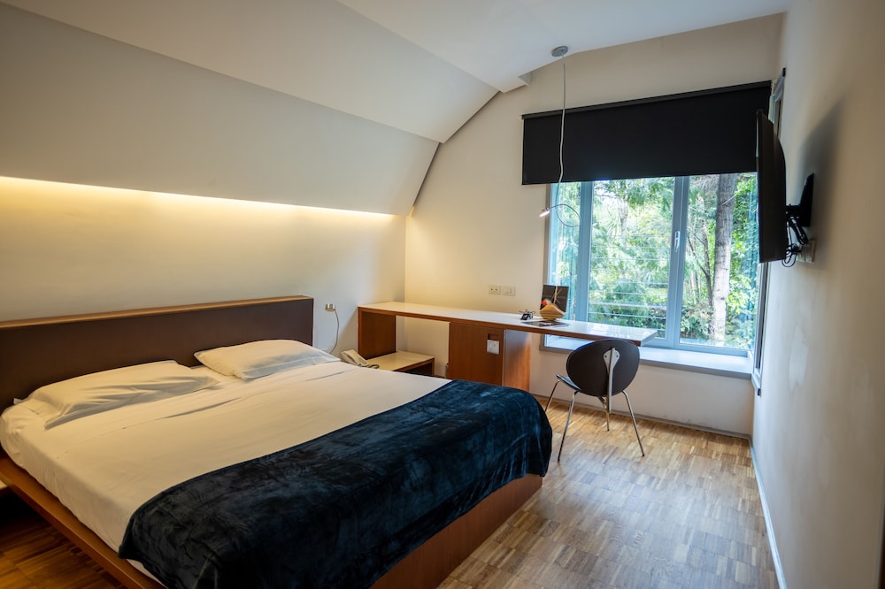 Black Hotel Rome 19/60