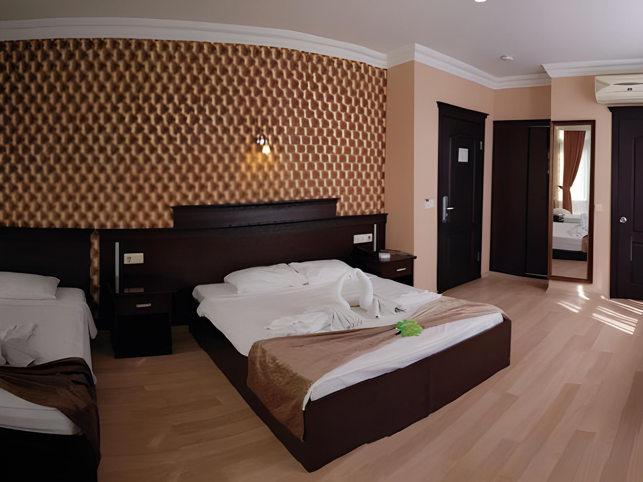 Room, Queen Bed
