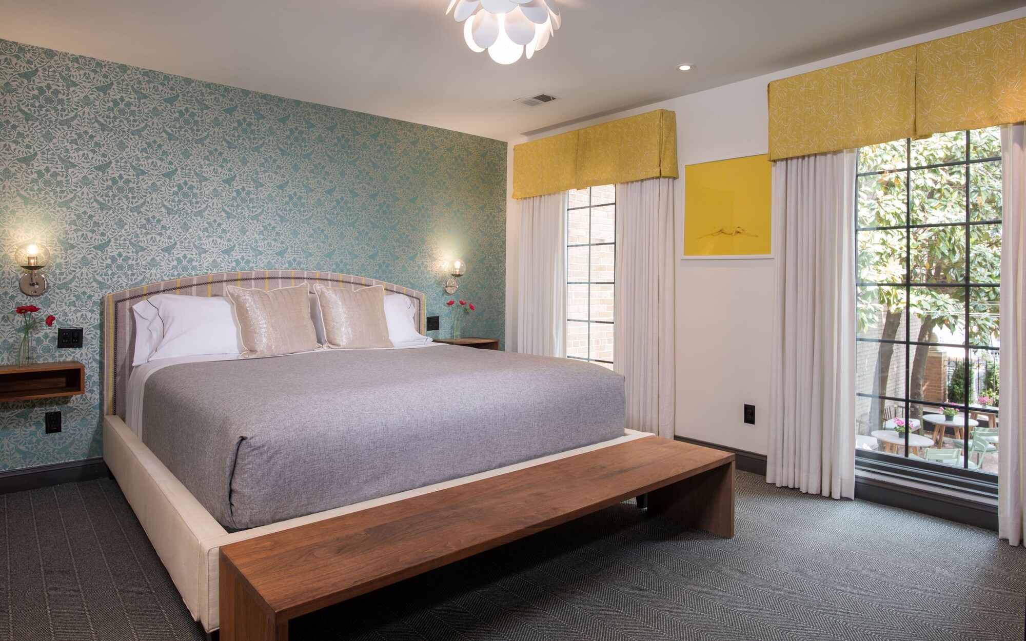 KING BED, PATIO