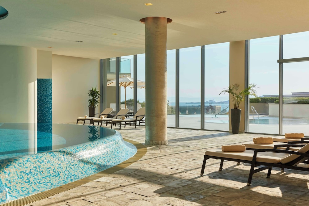 swimming pool spa
