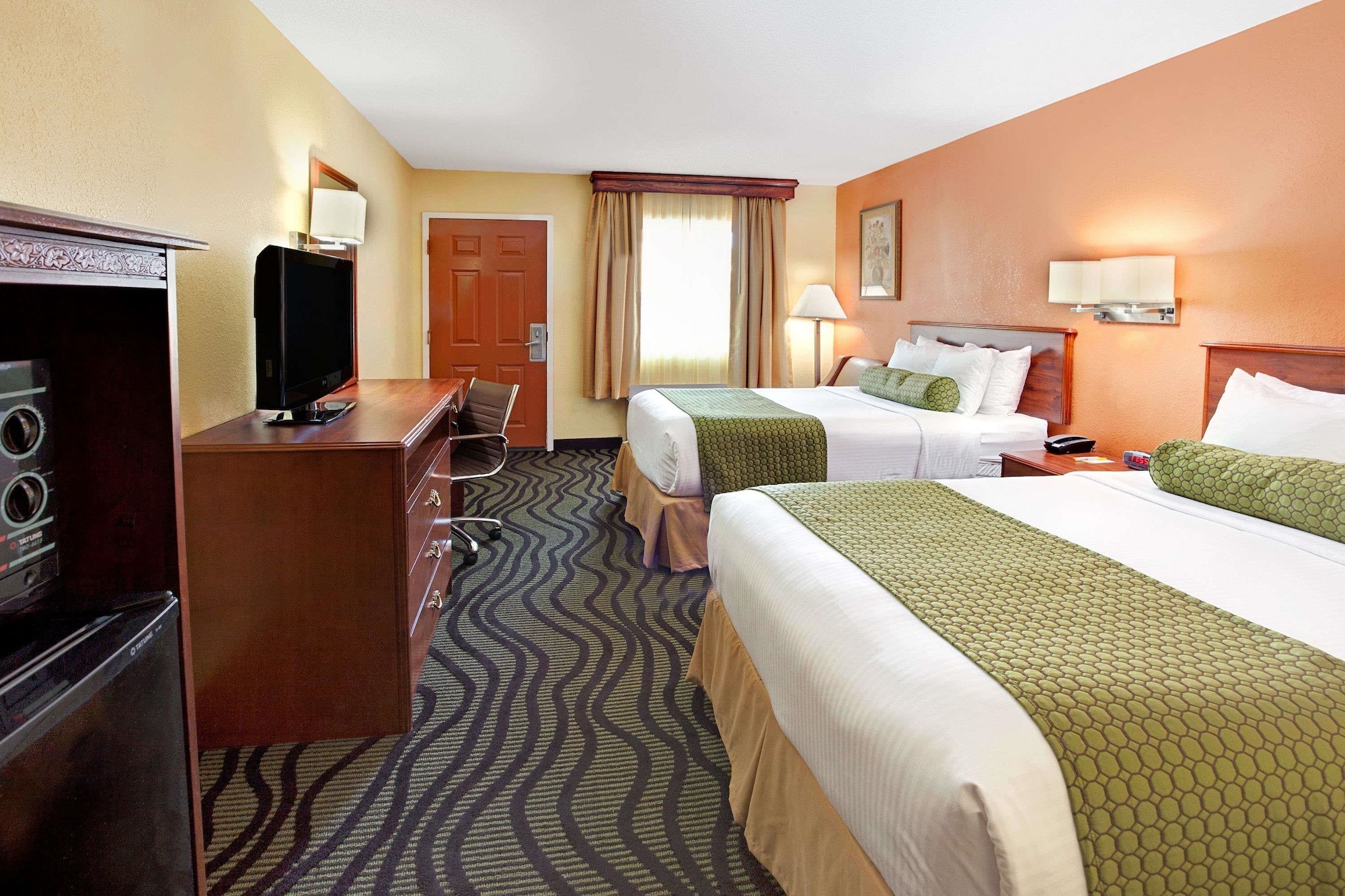 غرفة بسريرين مزدوجين للمدخنين، Days Inn By Wyndham Acworth 4/8