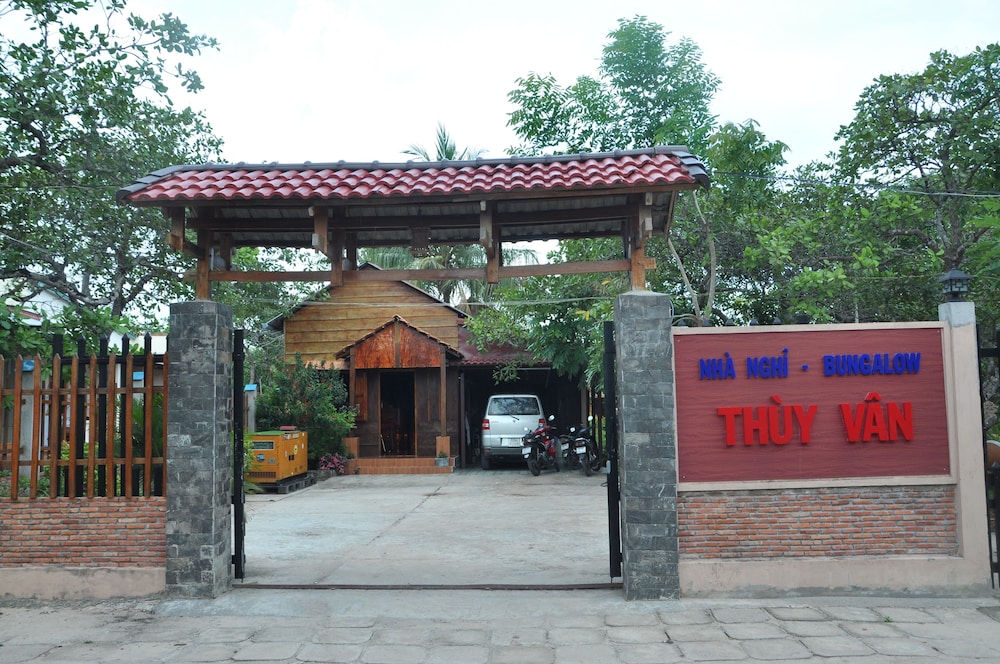 Thuy Van Bungalow 8/37