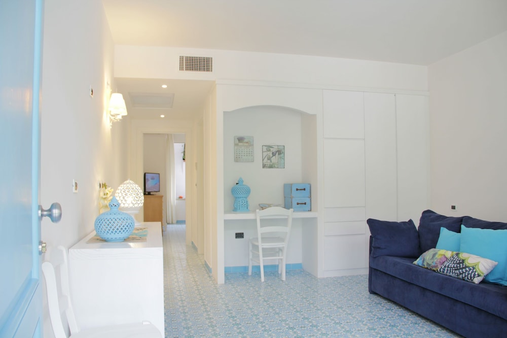OLEANDRI RESORT 57/81