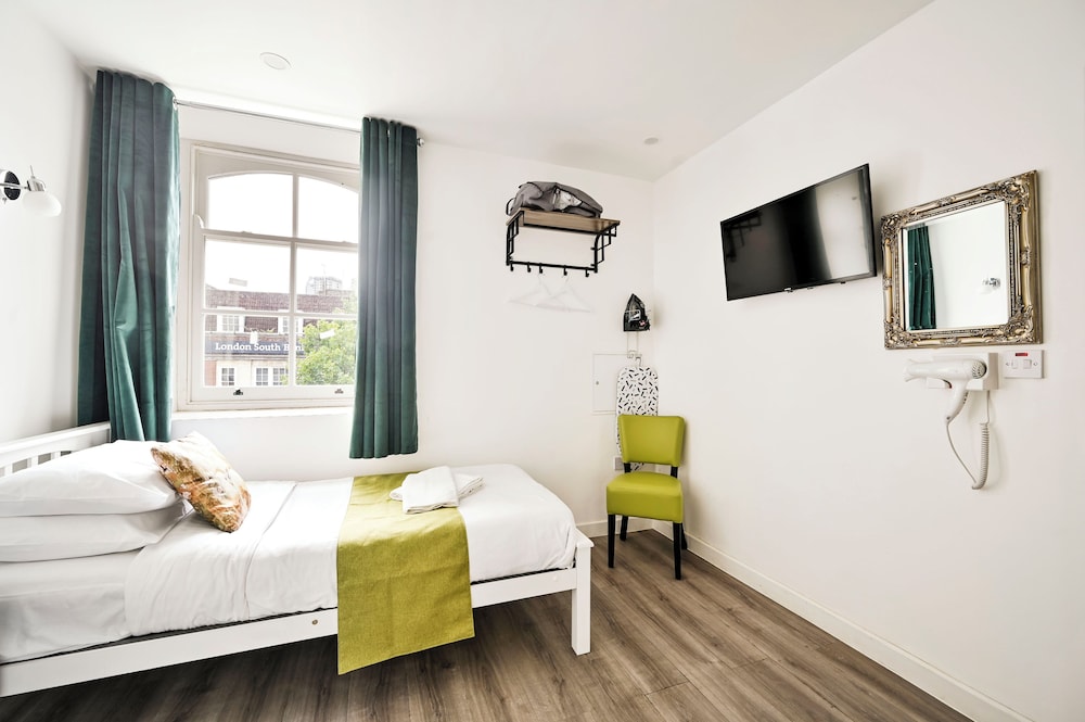 ROOM, SINGLE