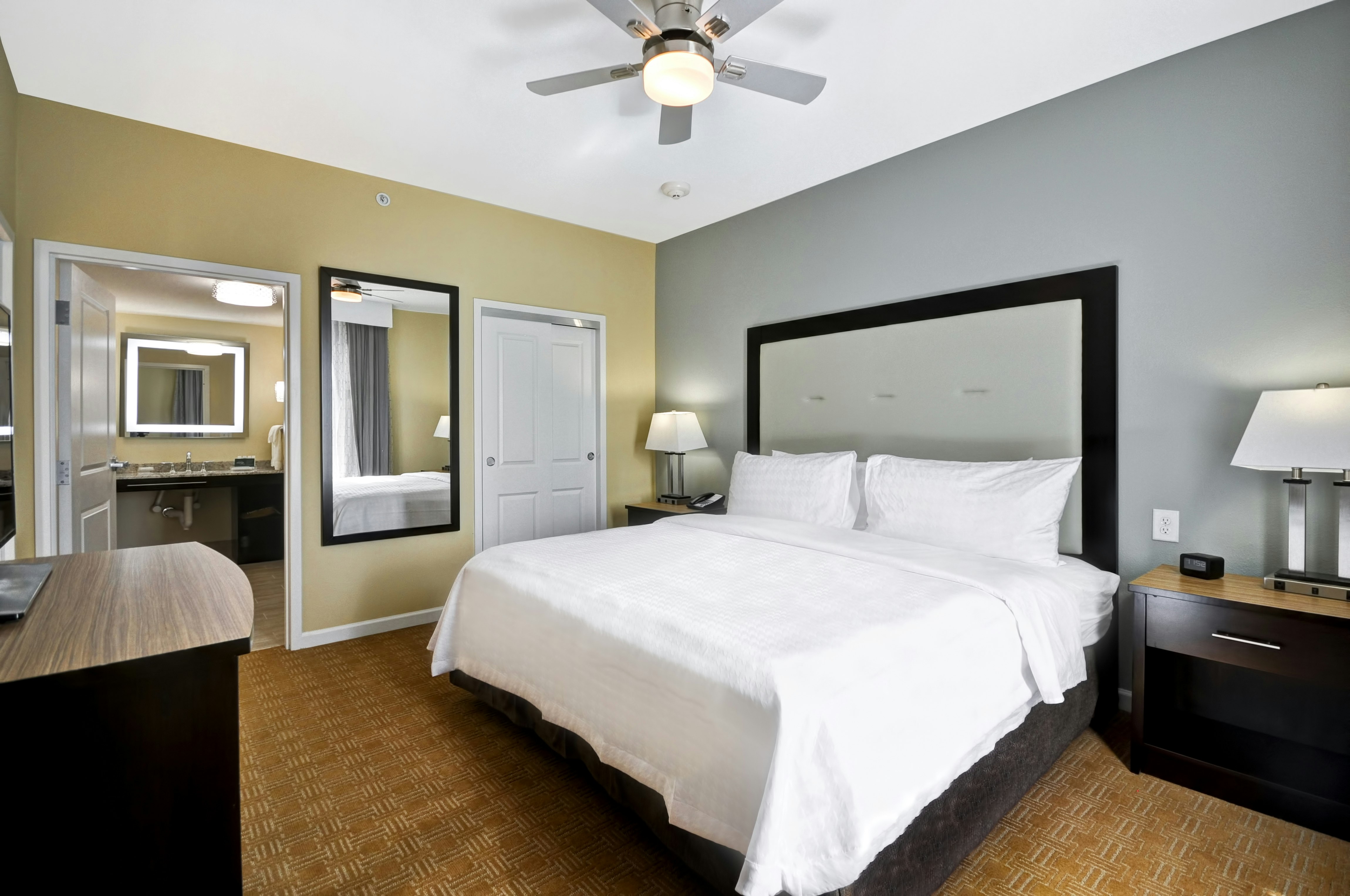 1 BEDROOM, SUITE, KING BED