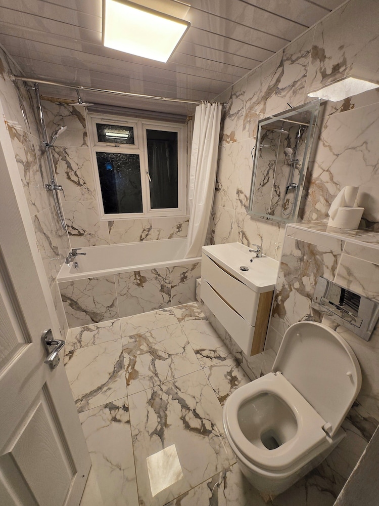 SnoozeDen Chalvey - Free Parking, Near M4 J6 32/35