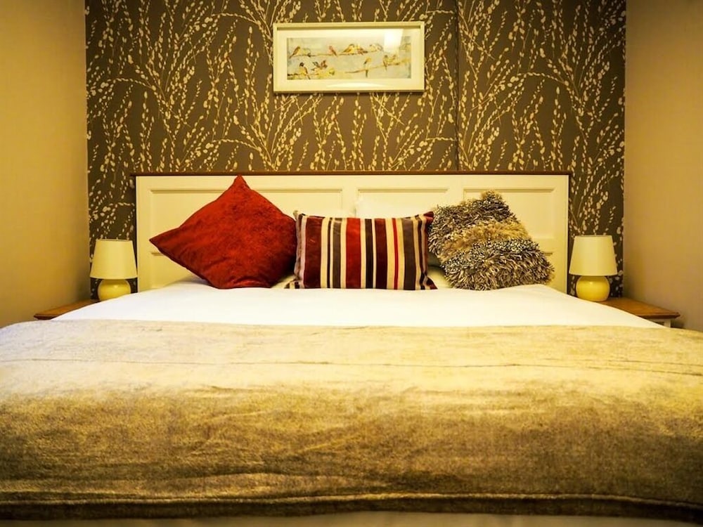The Parkwood Hotel 6/20