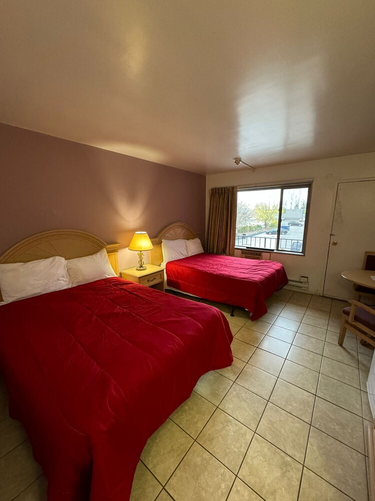 6267 Persepolis Inn 15/70