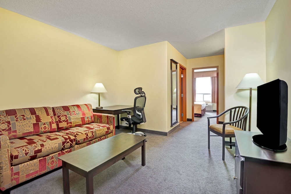 Super 8 by Wyndham Barrie South 32/45