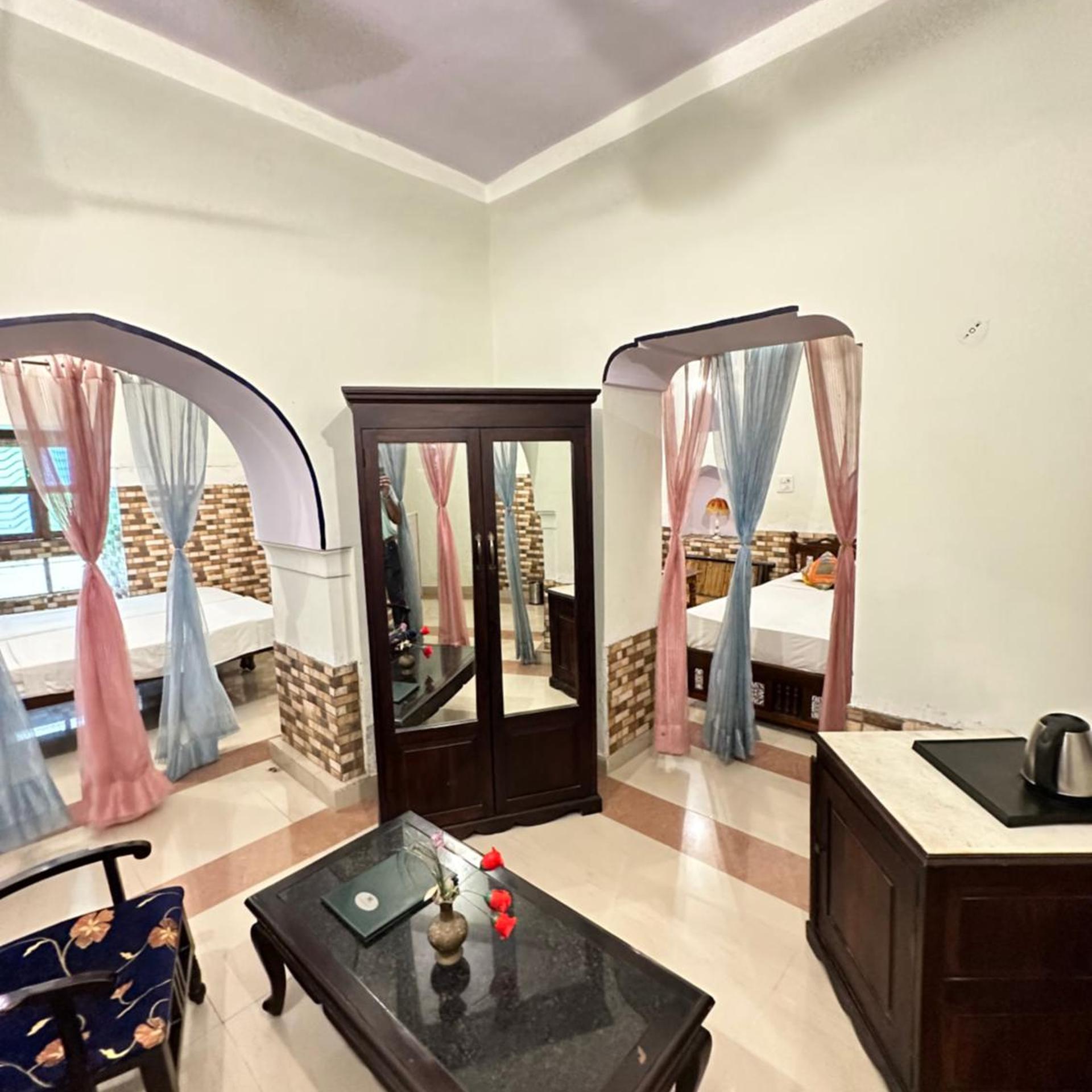 Rawla Mrignayani Palace 38/67