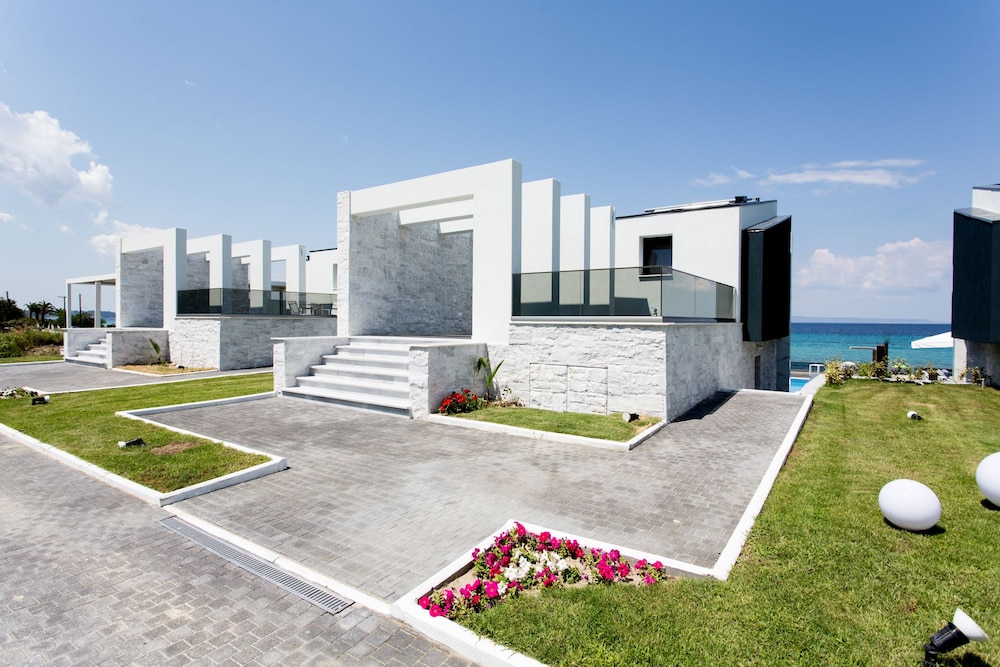 Crystal Villas & Suites 31/39