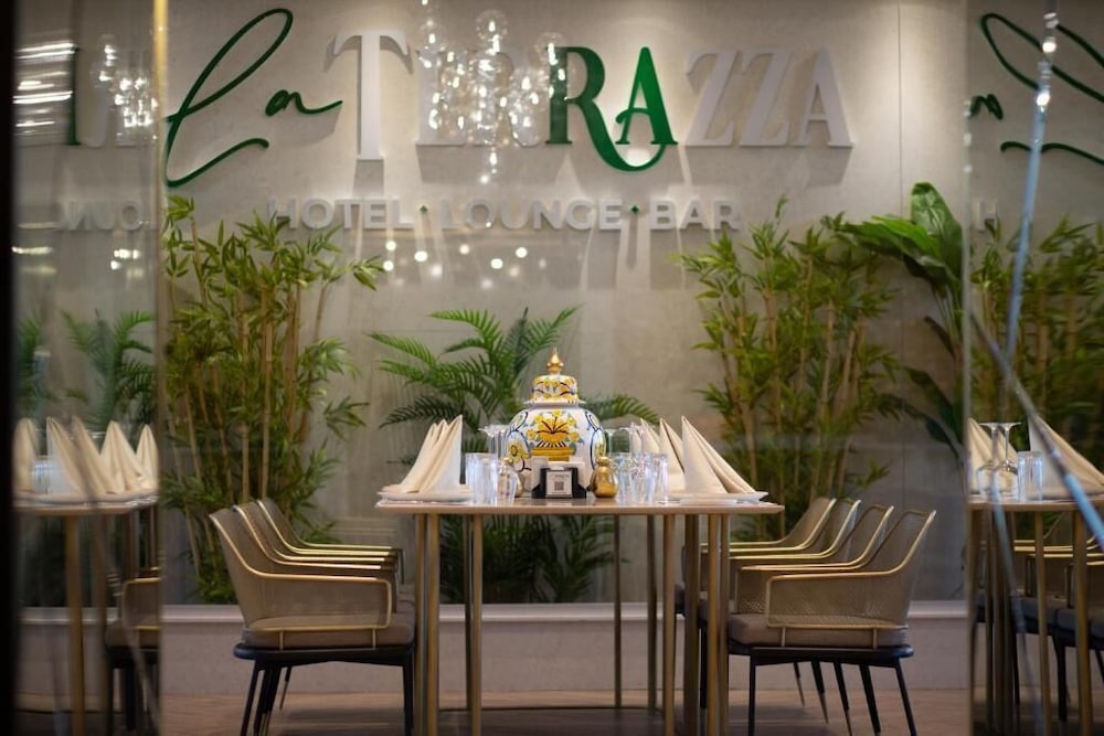 LA TERRAZZA HOTEL 49/60