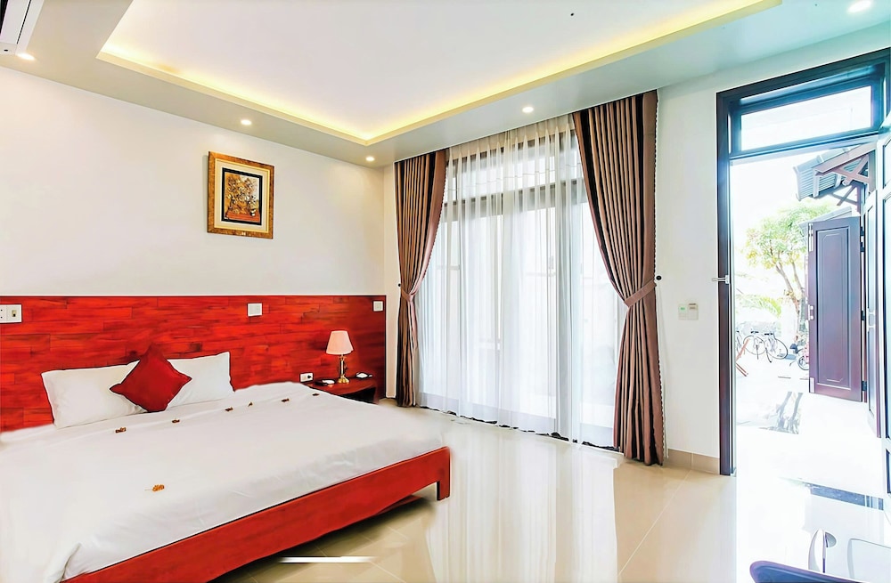 DELUXE, DOUBLE BED, GARDEN VIEW