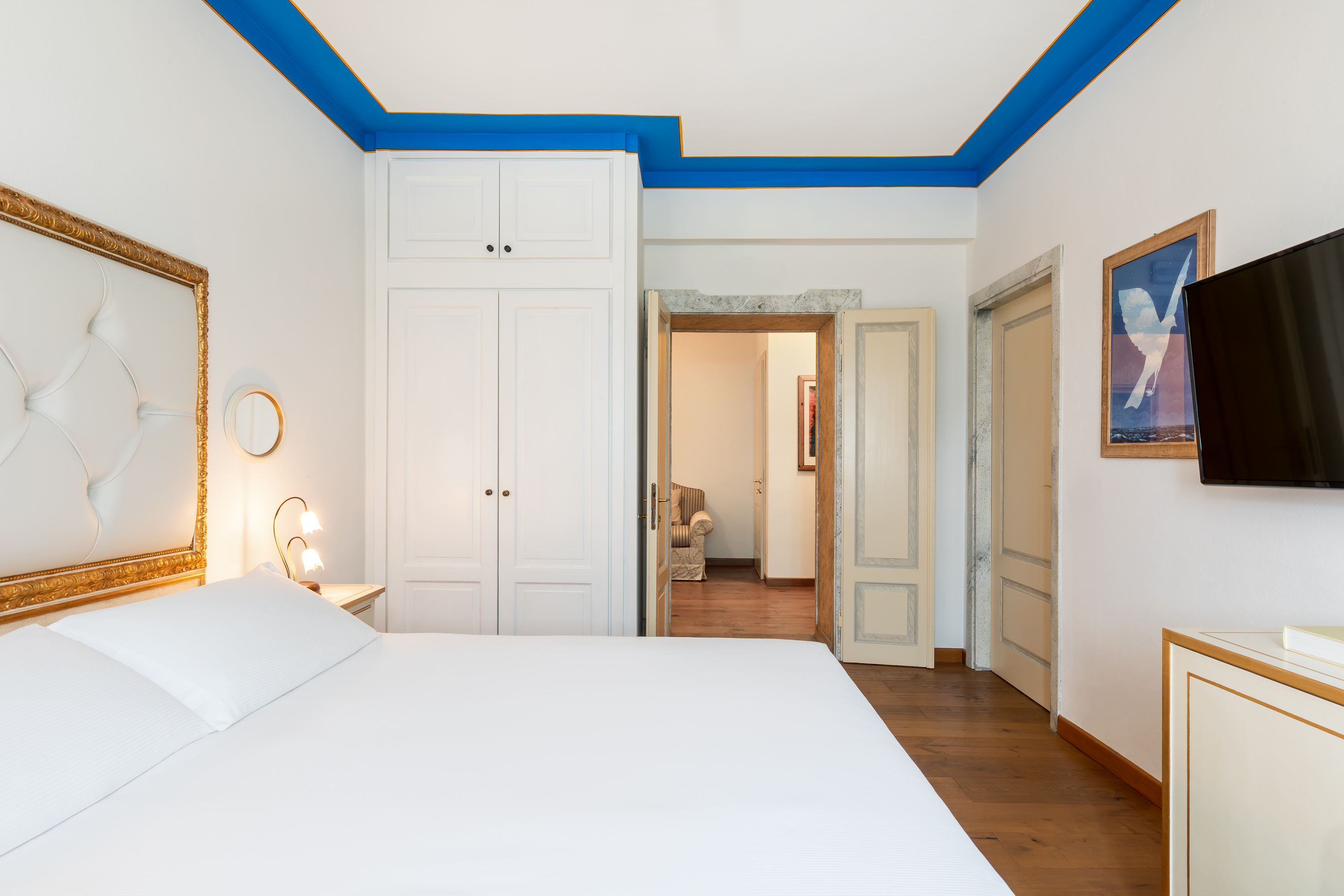 SUITE, LAKE VIEW, ANNEX
