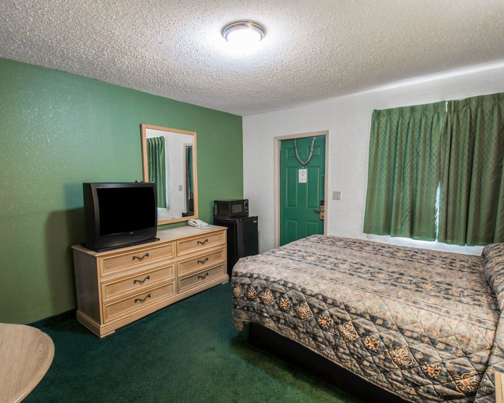 غرفة قياسية بسرير كوين، Rodeway Inn Fort Pierce US Highway 1 FL 3/3