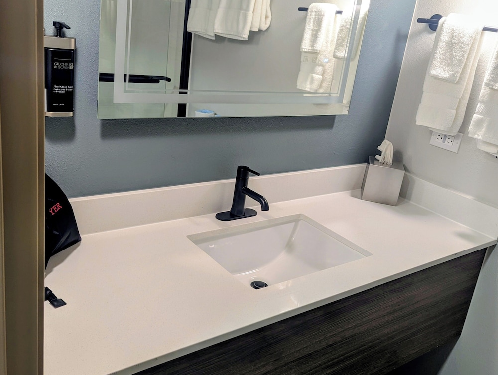 غرفة قياسية بسرير كينج، Hotel Vue, Ascend Hotel Collection 6/7