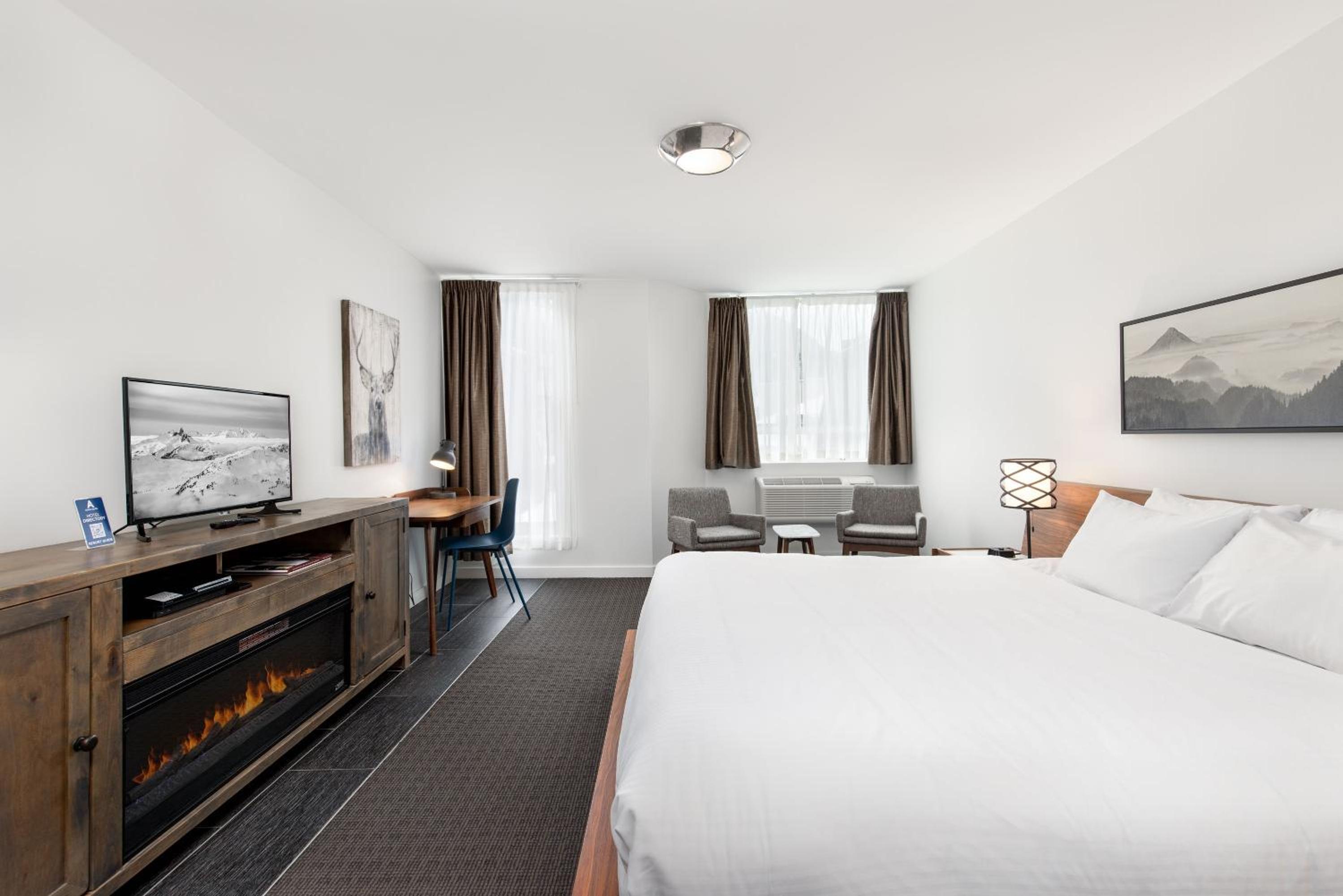 Deluxe, King Bed, Mountain View, Balcony
