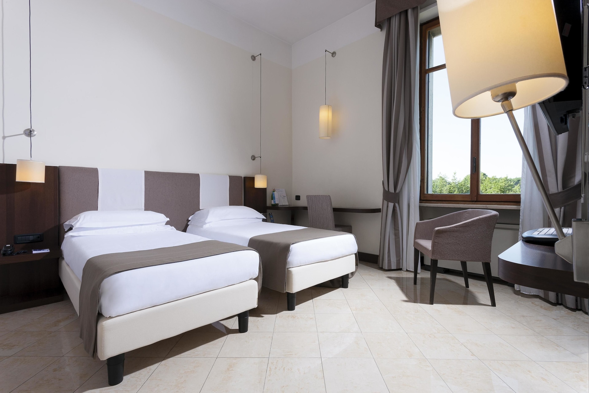 غرفة قياسية بسرير مزدوج أو سريرين منفصلين، Th Roma Carpegna Palace 2/6