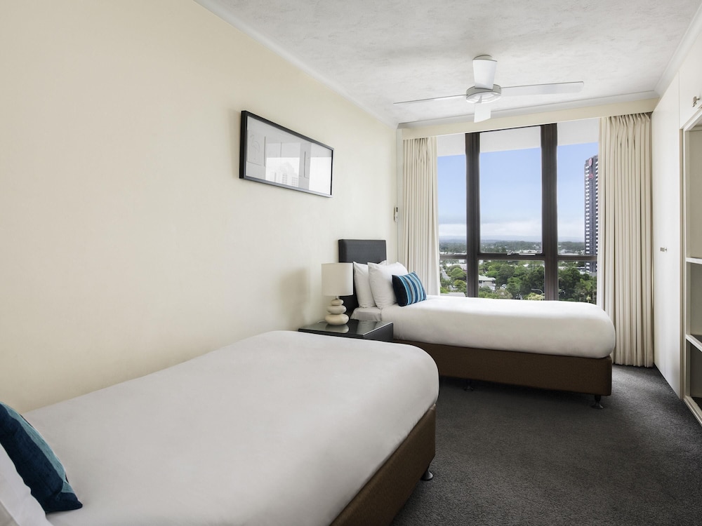 2 BEDROOMS