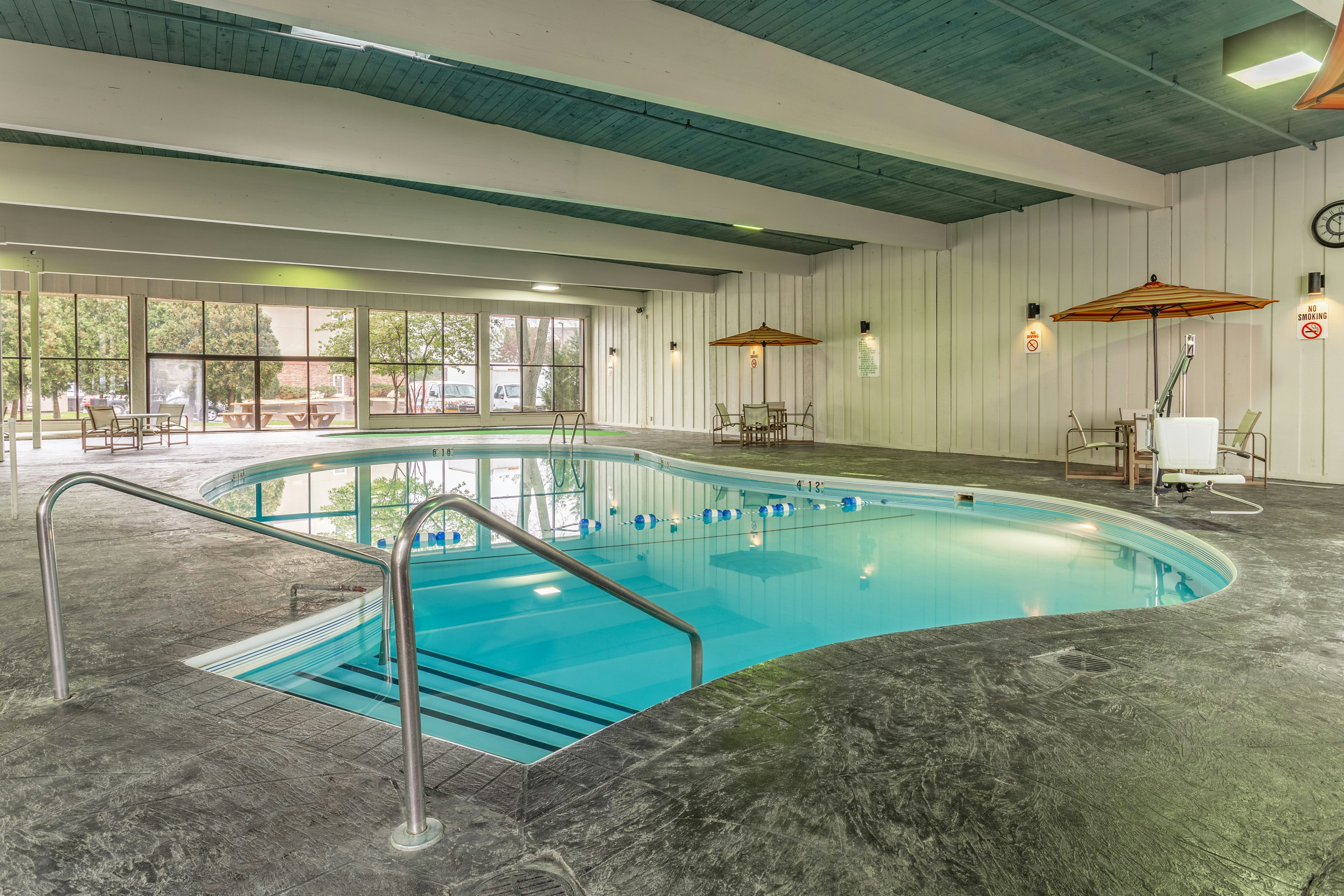 HOLIDAY INN ROCKFORD 24/42