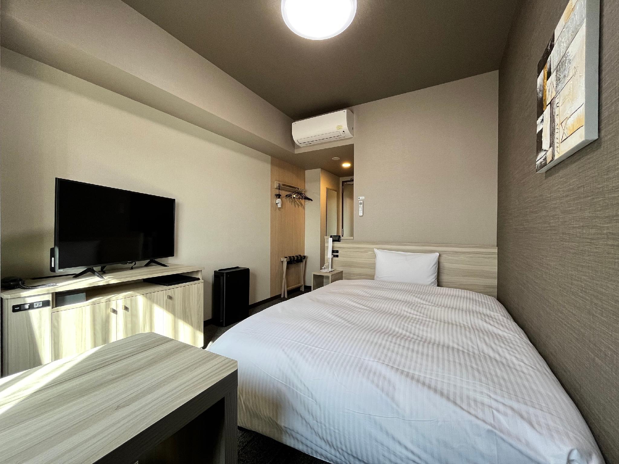 Room, Single, Electronic Cigarette Only, Smoking