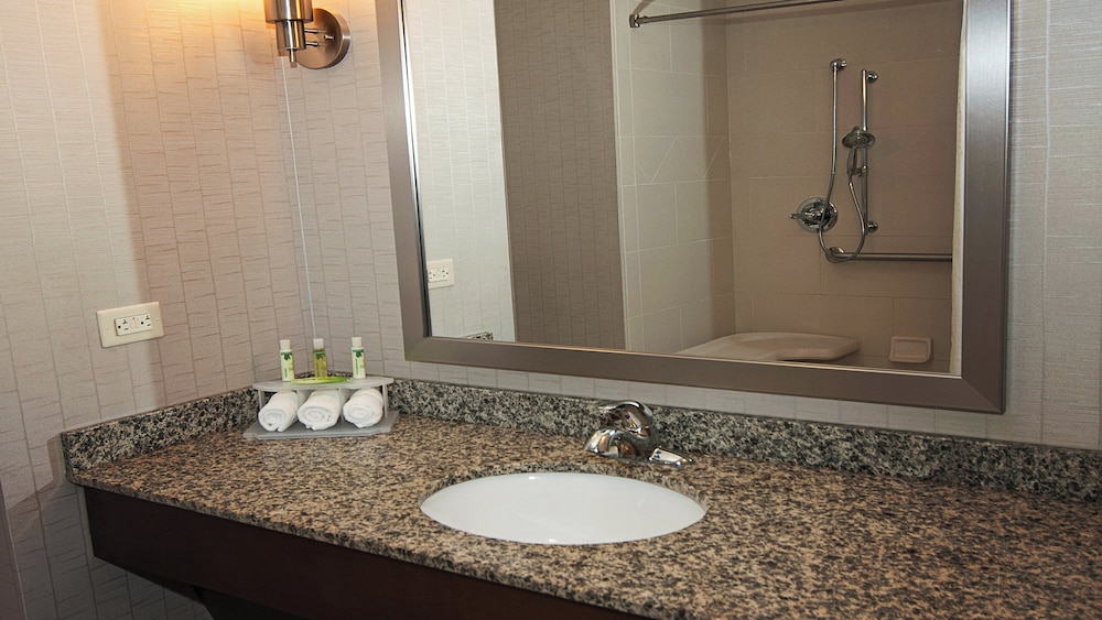 Holiday Inn Express Hotel And Suites Wichita Northeast 32/35