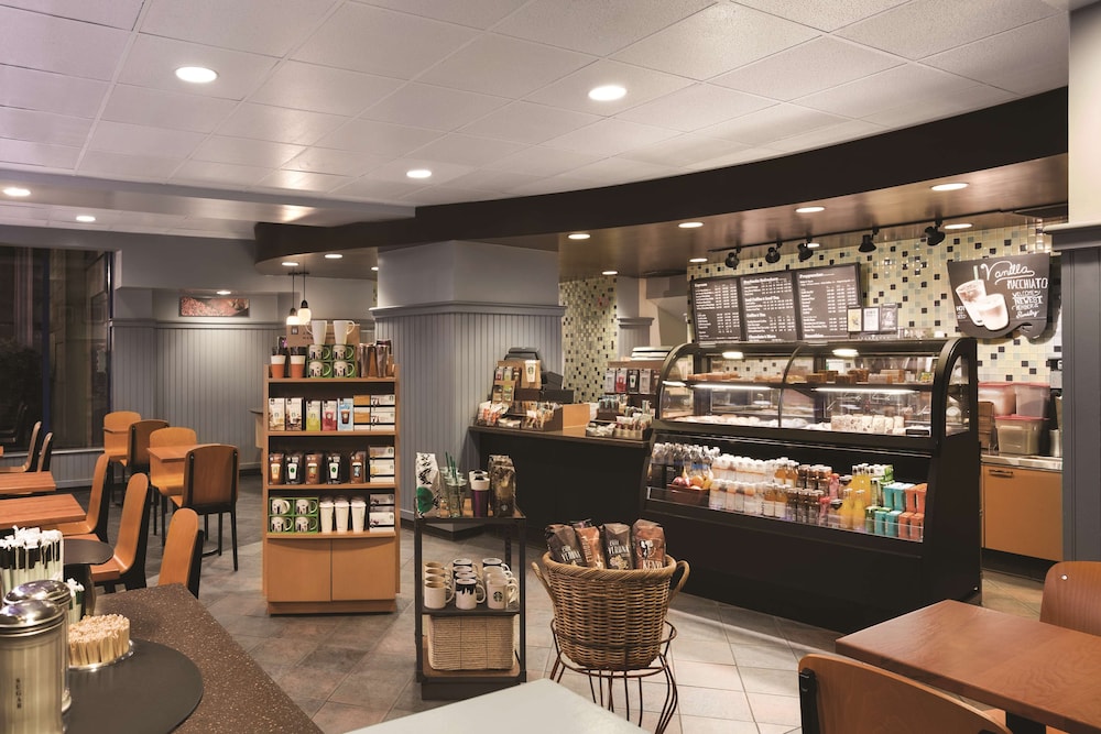 Doubletree By Hilton Boston Downtown 40/56