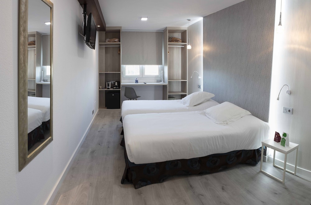 ROMANTIC, DELUXE, KING BED