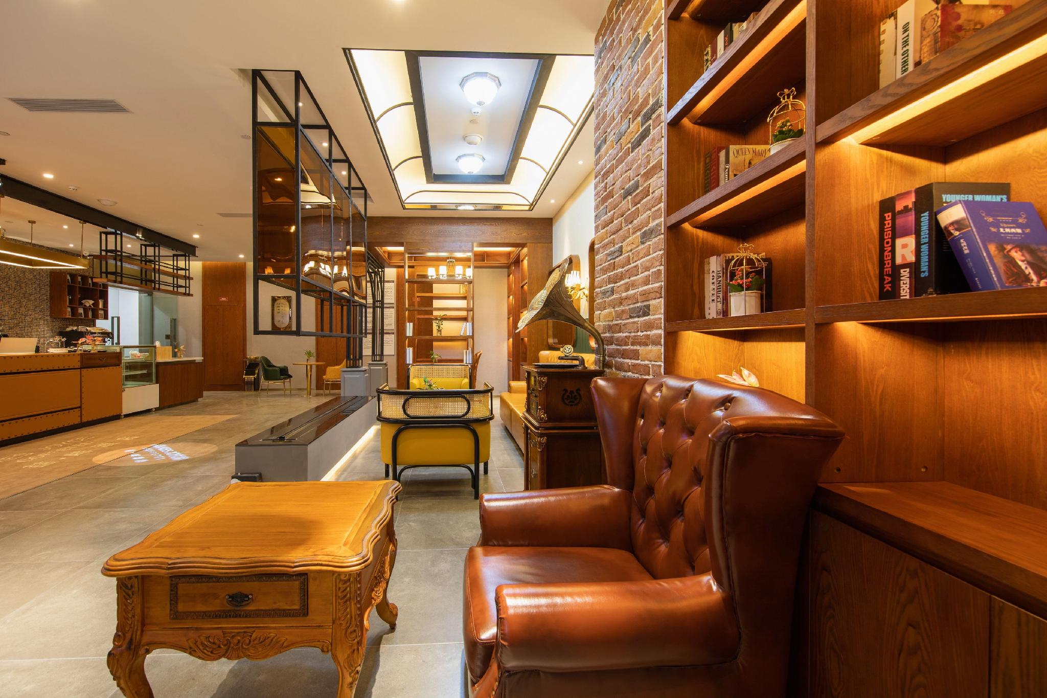 James Joyce Coffetel Hotel (Jinan West Railway Station Convention and Exhibition Center) 33/47