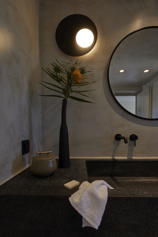 Halcyon Days Suites 13/50