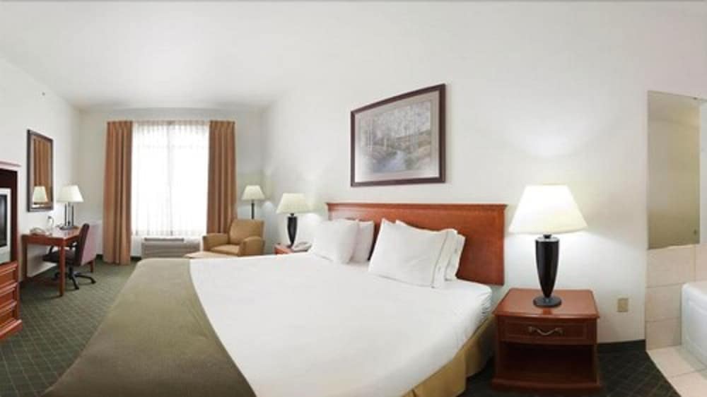 Holiday Inn Express Rockford Loves Park 25/65