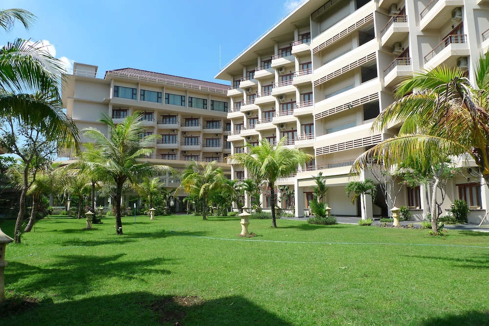 Lombok Raya Hotel 54/57