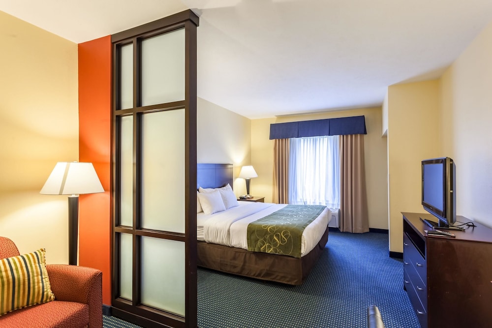 Comfort Suites East 16/42