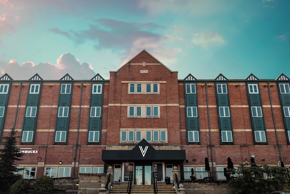 VILLAGE BIRMINGHAM WALSALL - HOTEL & LEISURE CLUB 55/58