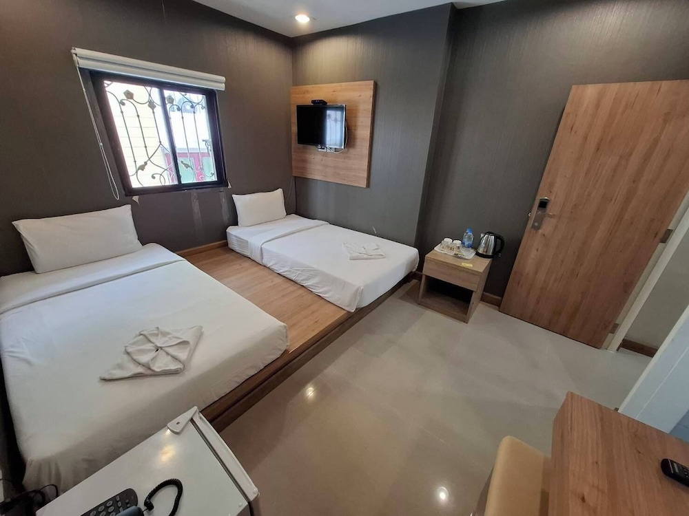 DELUXE, TWIN BEDS