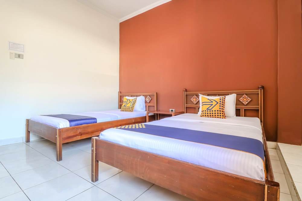 SPOT ON 1927 Hotel Candra Adigraha 4/20