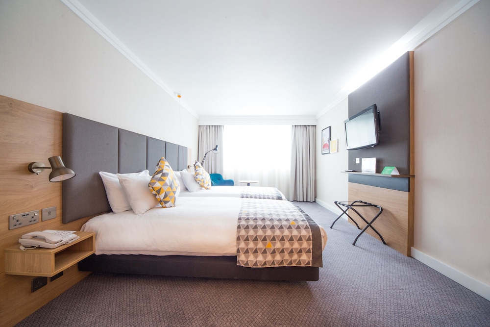 Holiday Inn Gatwick Airport 14/75