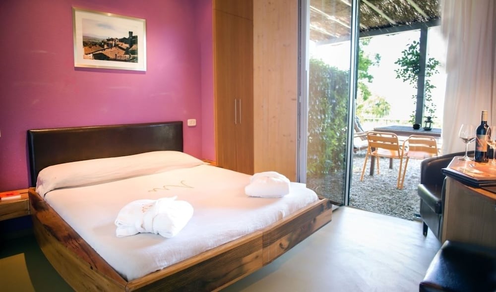 Valdonica Winery & Vineyard Residence 10/50