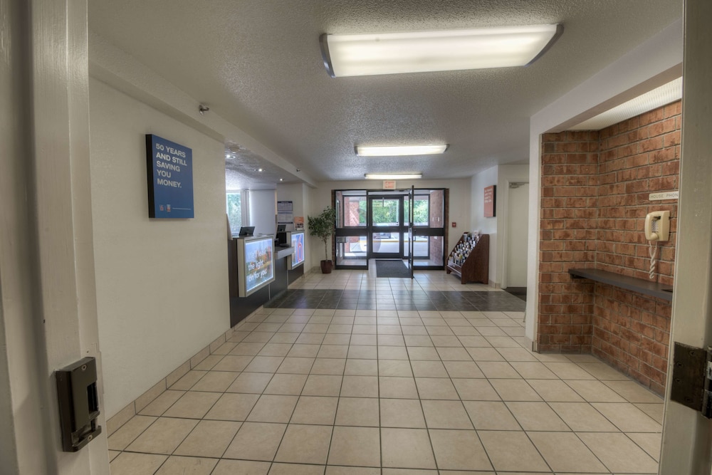 Motel6 Branford, CT - New Haven 45/58