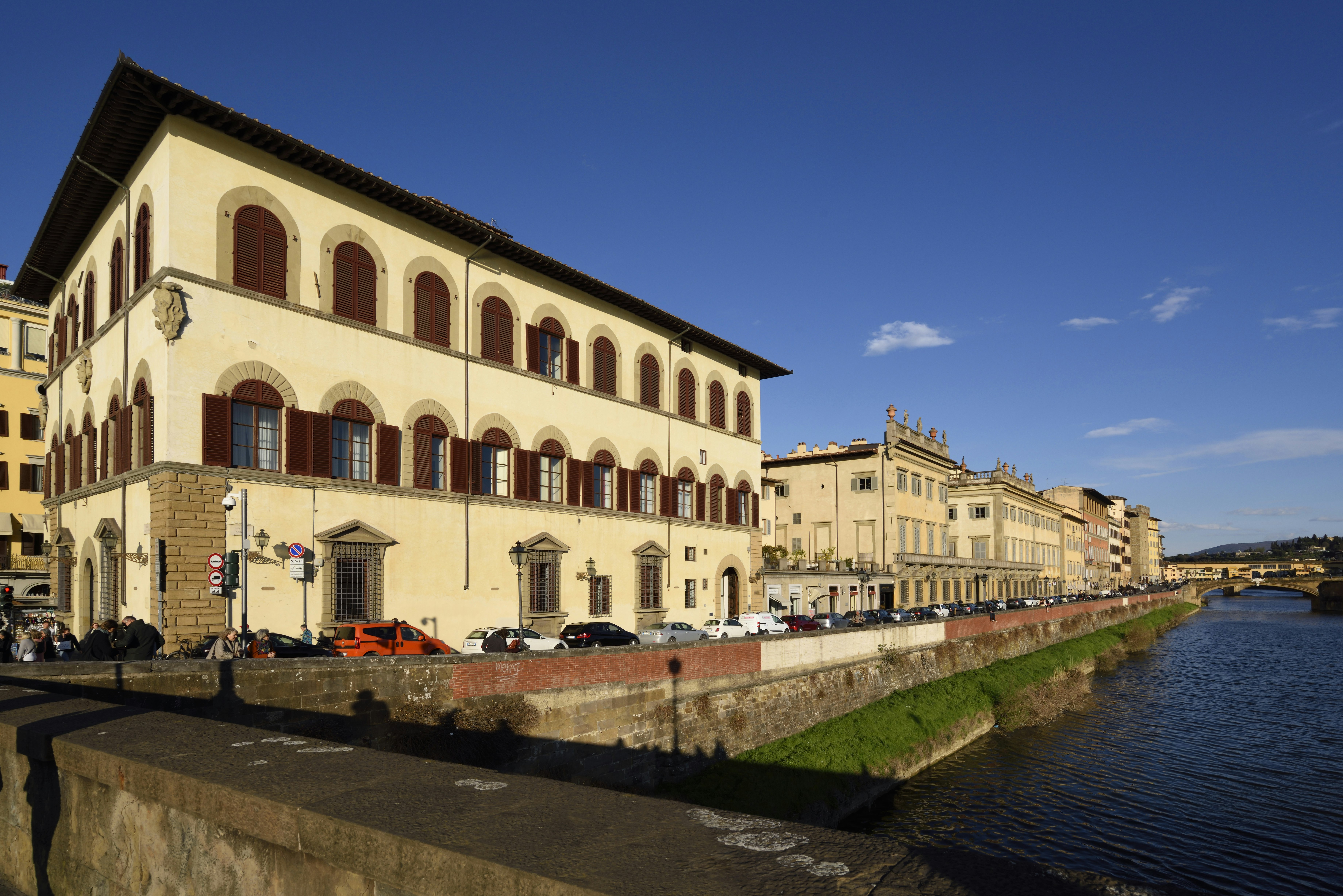Leone Blue Suites 40/44