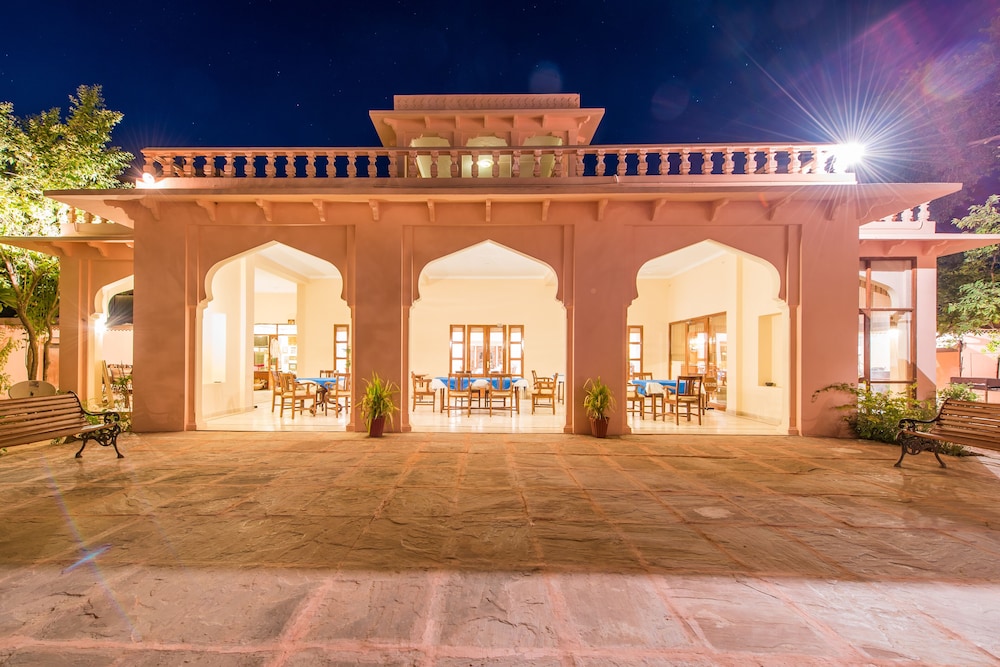 Hotel Dev Vilas 4/72