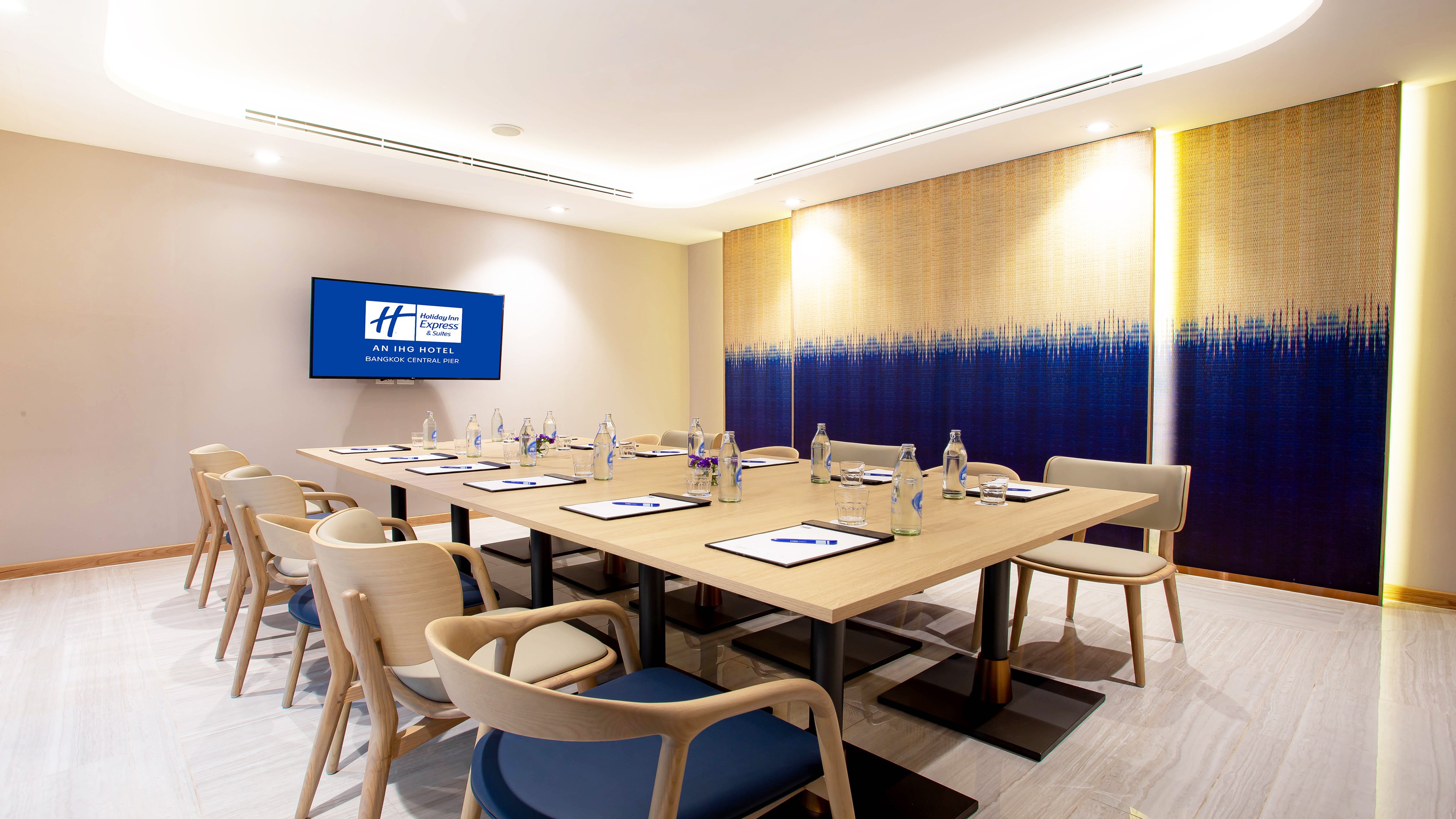 Holiday Inn Express & Suites Bangkok Central Pier 34/38