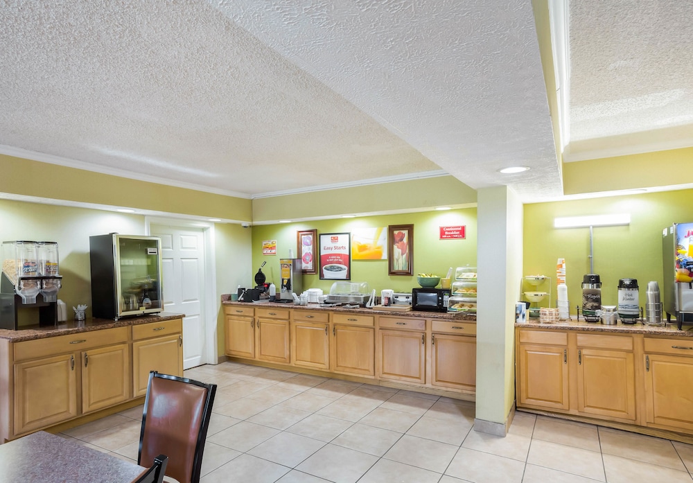 Econo Lodge Huntington - Barboursville University Area 6/34