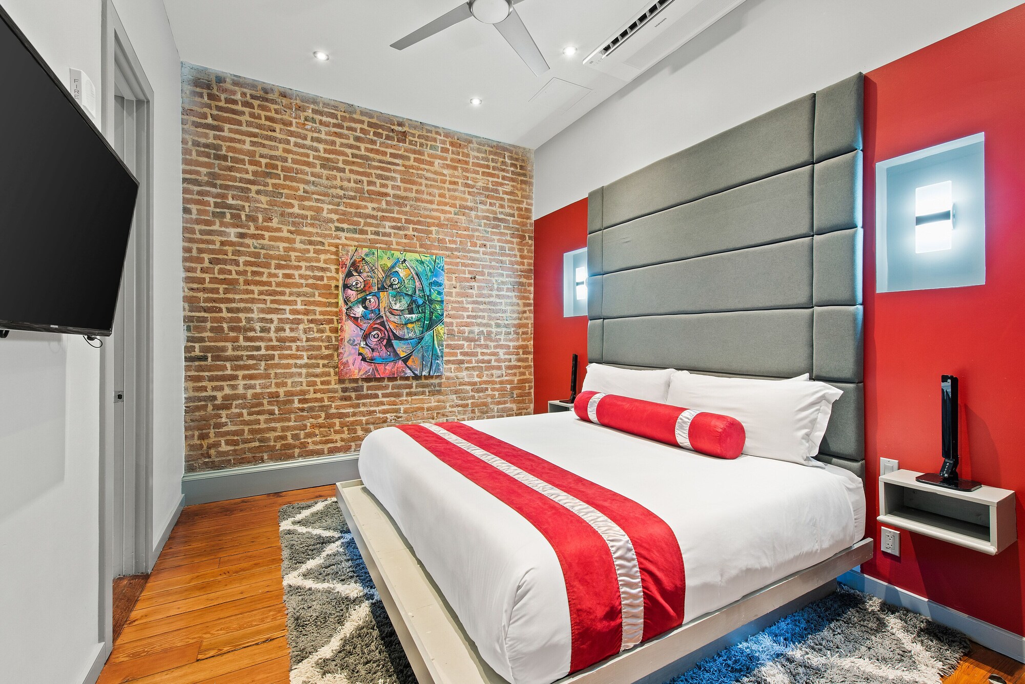 جناح بريميوم بسريرين كينج وسريرين كوين بـ4 غرف نوم مع أريكة، The Natchez Vacation Rentals 2/10