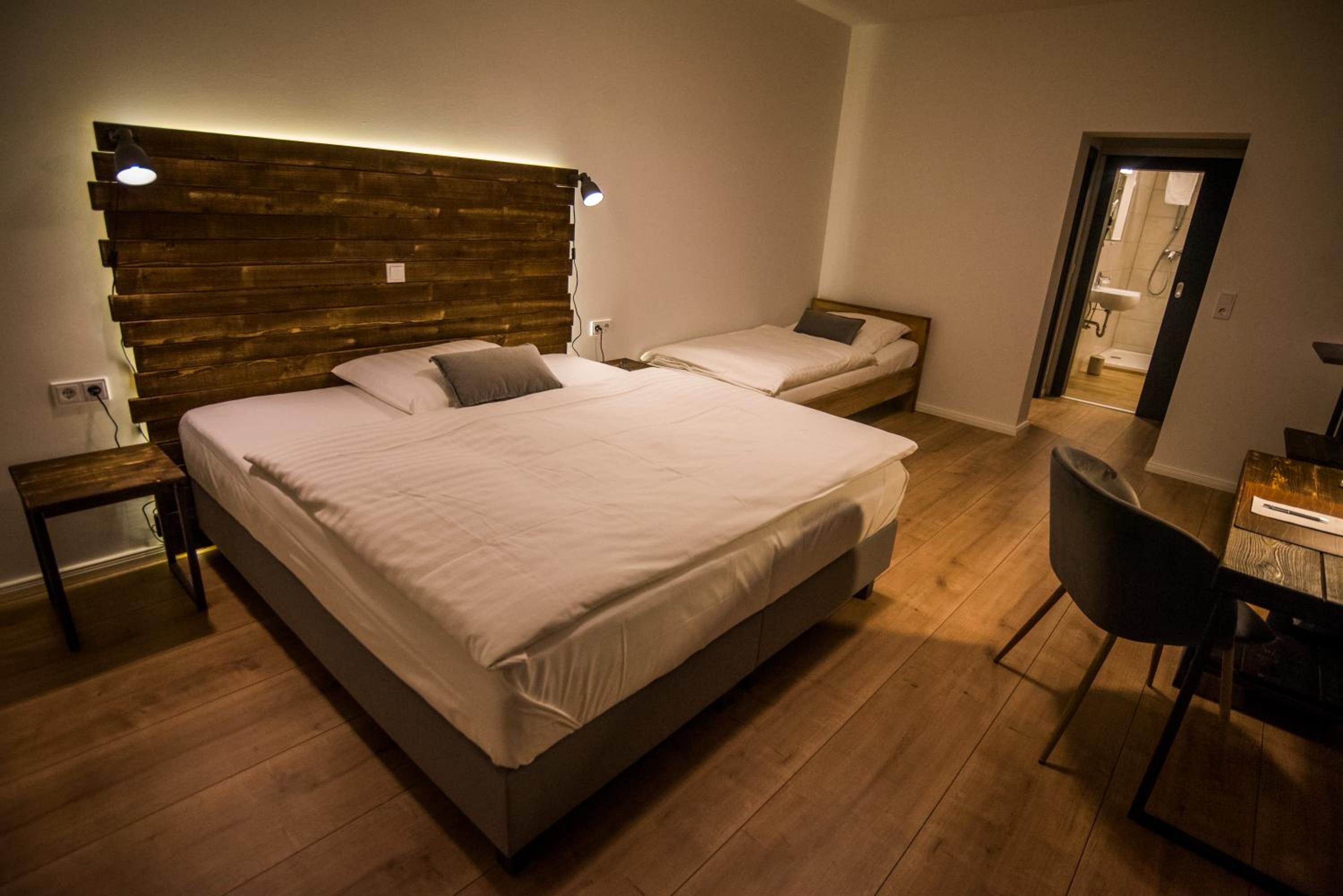 غرفة ثلاثية، Hotel Wiesengrund 5/9