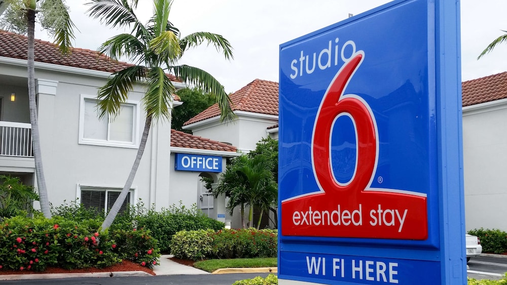 Studio 6 Extended Stay - West Palm Beach, FL 47/52