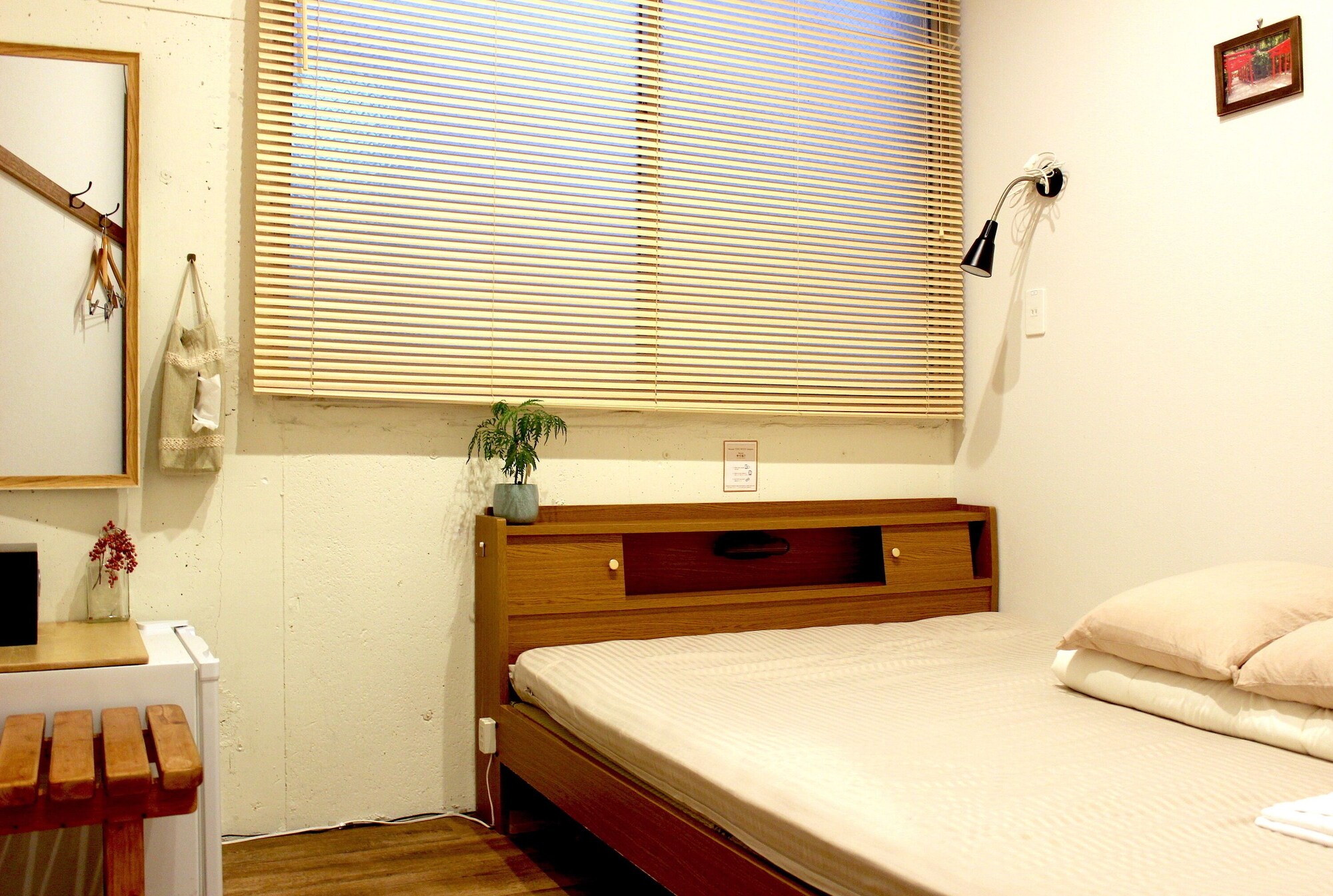 ROOM, DOUBLE BED
