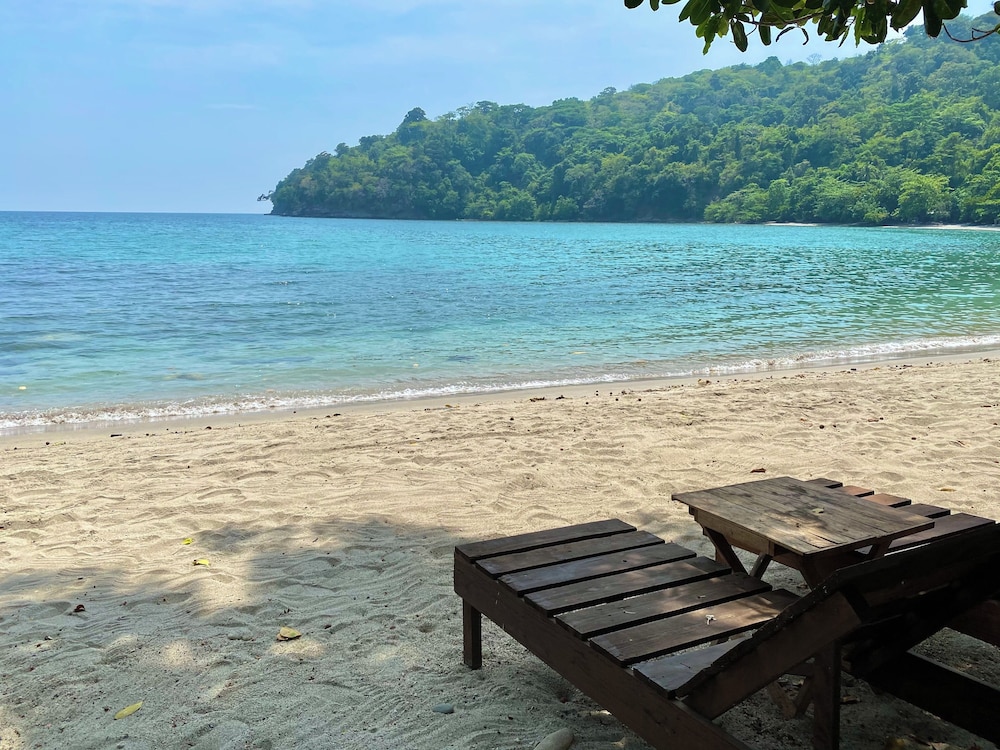 Playa La Caleta Bataan 49/59